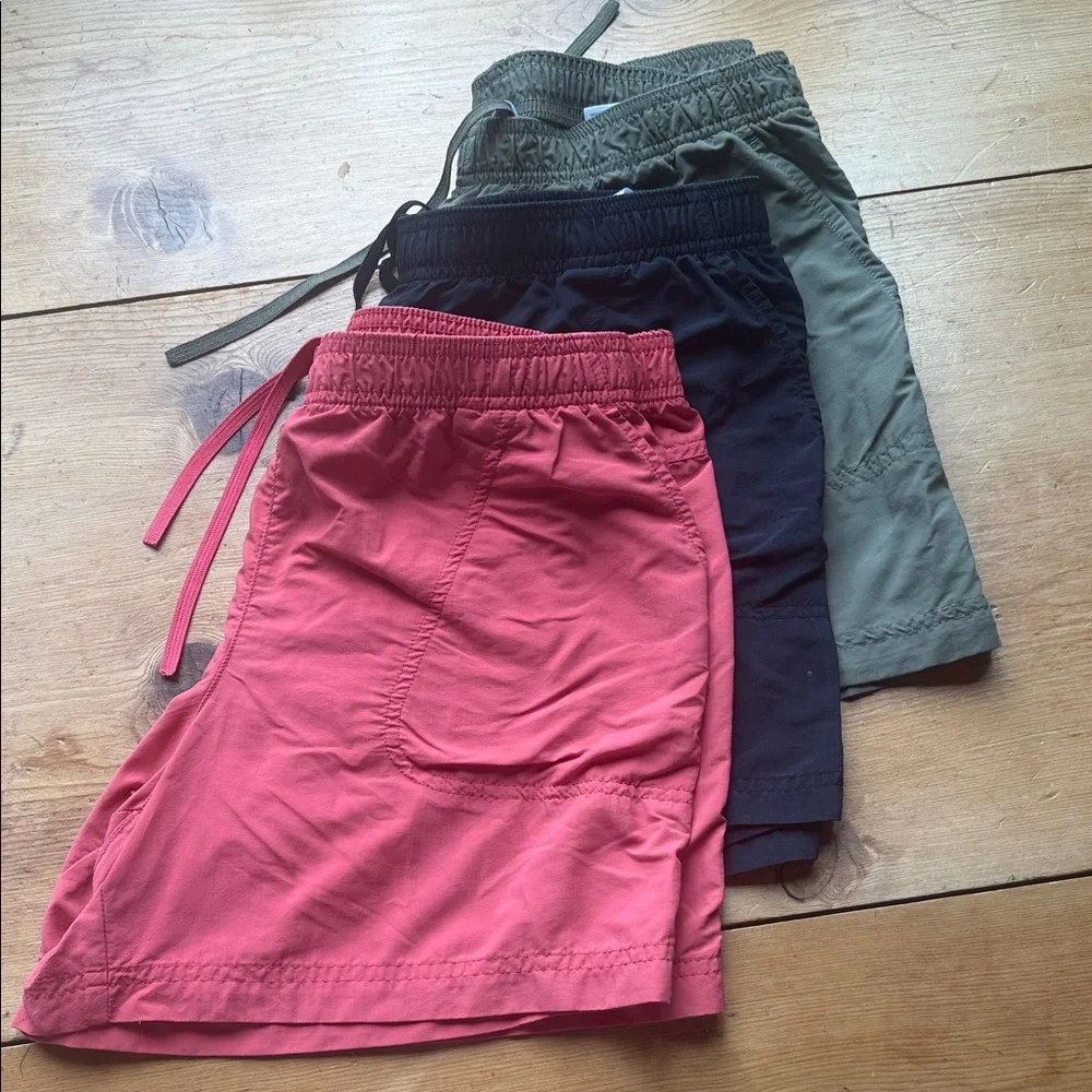 Columbia boundless trek - Black, Pink, and Green size Medium 5 inch inseam - Picture 3 of 3